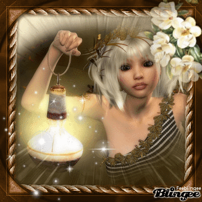 Belle fille avec une lanterne